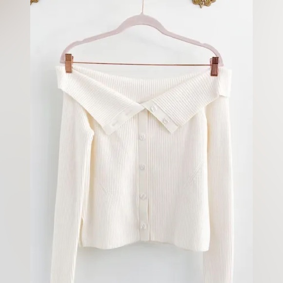 Abercrombie & Fitch Sweaters - Abercrombie & Fitch Cream Off-Shoulder Sweater